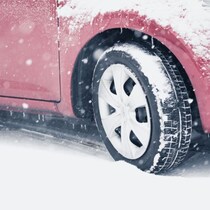 日本各地の国道事務所が「危険！迷惑！法令違反！」とSNSでガンガン警告する「積雪ノーマルタイヤ特攻」の現場写真