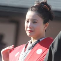 吉高由里子が独身生活にピリオド？／有名美女「メモリアル電撃婚」をスッパ抜く！（1）
