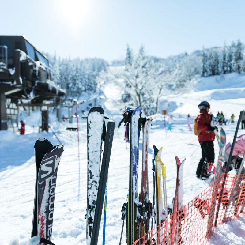 北海道「５歳児エスカレーター窒息死」に兵庫「ゴンドラ５時間宙吊り」スキー場の悲劇を生む「ブーム衰退・収益減少・人員なし・点検保守は後回し」