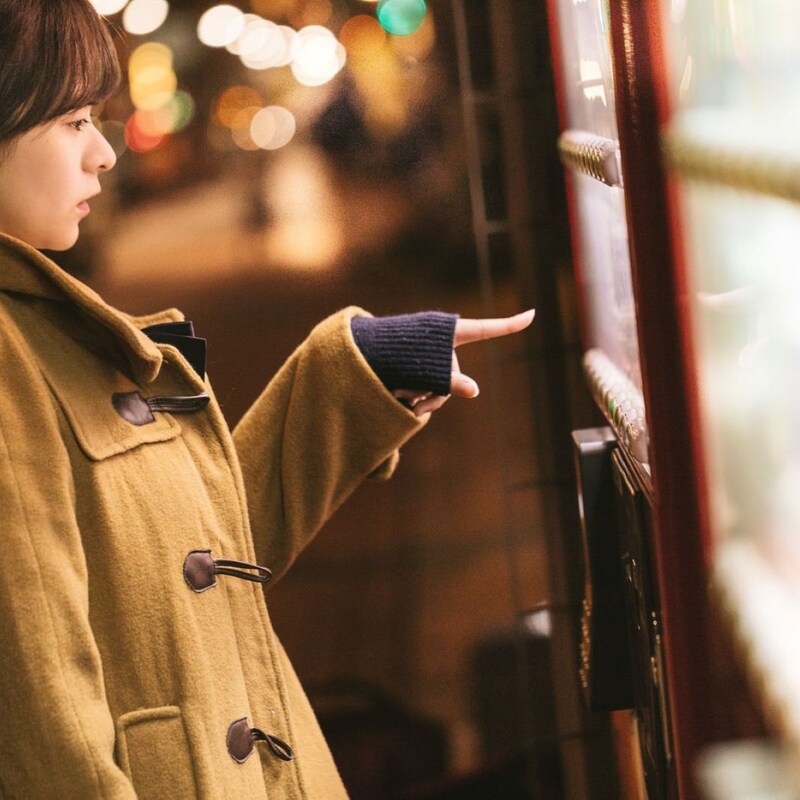 深夜営業のファミレス激減で腹が減ったら「レトロ自販機グルメ」へGO！そば・うどん・ラーメン・ハンバーガー・カレー・弁当も…