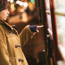 深夜営業のファミレス激減で腹が減ったら「レトロ自販機グルメ」へGO！そば・うどん・ラーメン・ハンバーガー・カレー・弁当も…