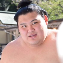 横綱・大の里が「左肩のコンディションに黄信号」…カギを握る「無念の元横綱」師匠の「指導力」