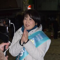 【1・12前橋市長選目前に直撃】小川晶前市長の「夜の対話街宣」を潜入撮！“人たらし”ぶりに記者もタジタジに…