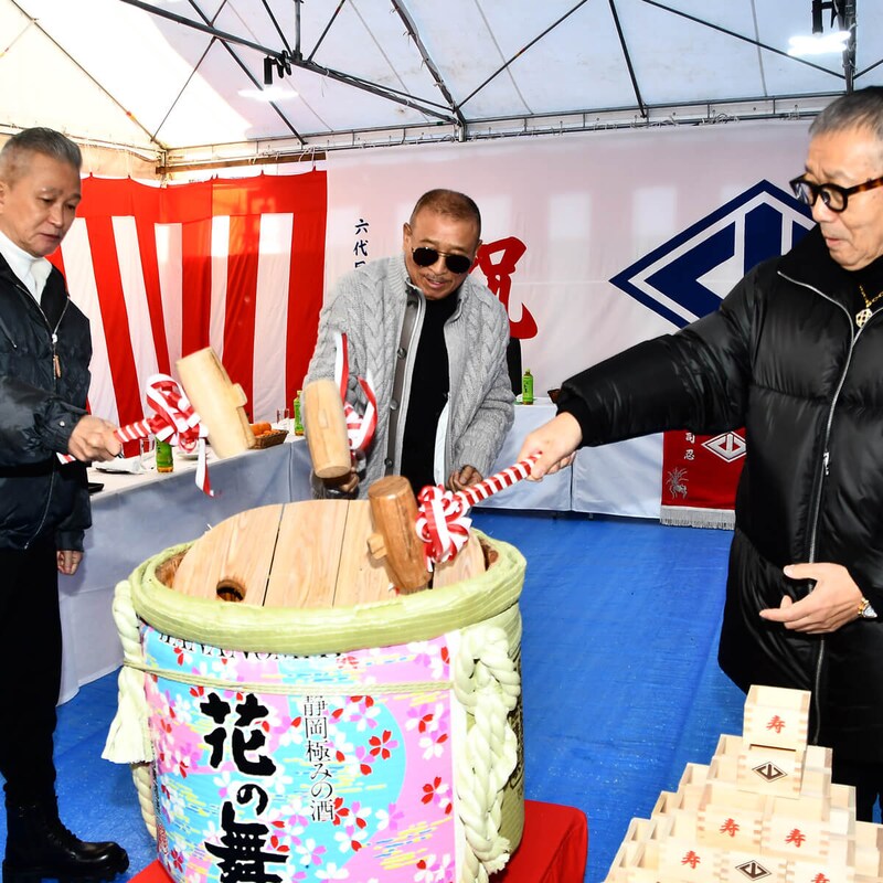 完全密着撮！六代目山口組の「謹賀新年」（2）司組長が笑顔で直系組長を指導