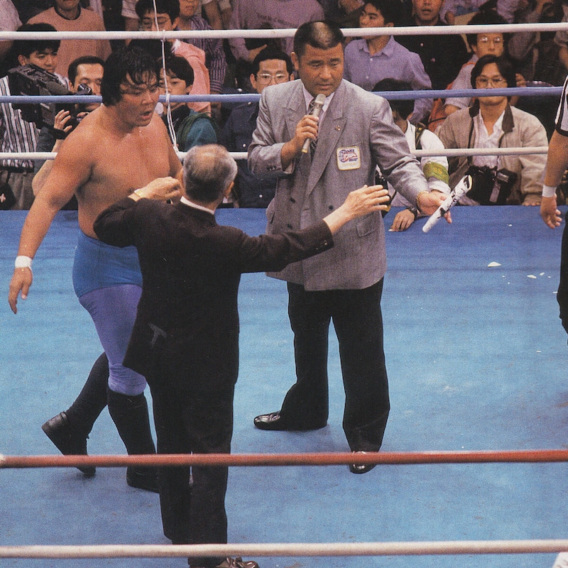 「プロレスVS格闘技」大戦争〈大仁田が異種格闘技戦で前代未聞の反則負け〉