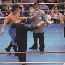 「プロレスVS格闘技」大戦争〈大仁田が異種格闘技戦で前代未聞の反則負け〉