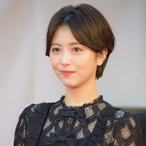 浜辺美波を襲った「整形疑惑動画」と「海老天で食あたり」の踏んだり蹴ったりな顛末