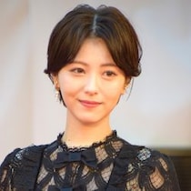 「YouTuberをコケにするネタ」ピン芸人に顔をしかめた浜辺美波の「交友関係」事情