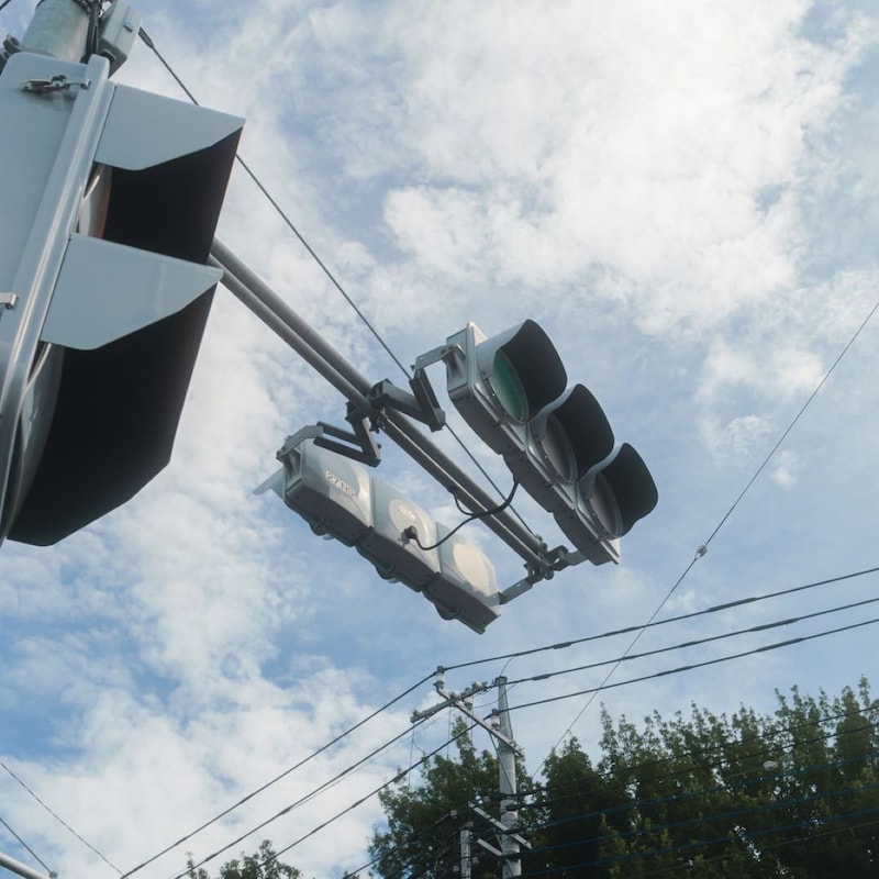 日本列島「大寒波の襲来」で「LED信号が見えなくなった」豪雪地帯で露呈した「省エネ機器の盲点」