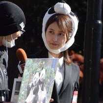 【発見撮】TBS佐々木舞音アナが「パンダの被り物」で上野動物園が“ゲリラ撮影会”会場になっていた！