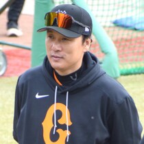 巨人キャンプでいきなり大混乱を起こした「２人の助っ人コーチ」通訳を通した指導に「？」と「方針の違い」が…