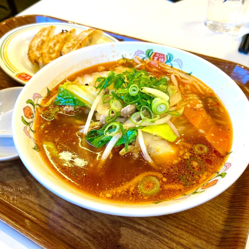 【潜入実食ガチレポ】餃子の王将的シビ辛「火鍋湯麺」を味変させたり餃子を浸したりしてみたら…