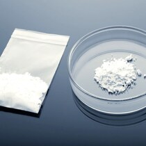 LUNA SEA真矢「急死」のエイベックスで社員２人が「薬物逮捕」世界的グループ「XG」プロデューサーとホテルで…