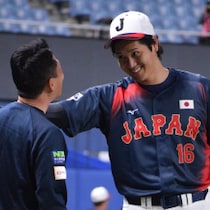 まさかの表情！大谷翔平がグラウンドで“悪い顔”見せた旧知のスタッフの「正体」とは