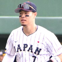 「侍ジャパンで無安打」阪神・佐藤輝明の打撃フォームに掛布雅之がモノ申した「あまりにもグリップが動かない」問題