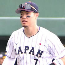 「侍ジャパンで無安打」阪神・佐藤輝明の打撃フォームに掛布雅之がモノ申した「あまりにもグリップが動かない」問題