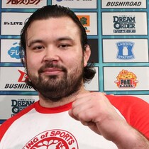 【新日本プロレス】ウルフアロンの初戦敗退でファンに「異変」！極悪集団の無法ファイトを巡る「新たなホコ先」とは