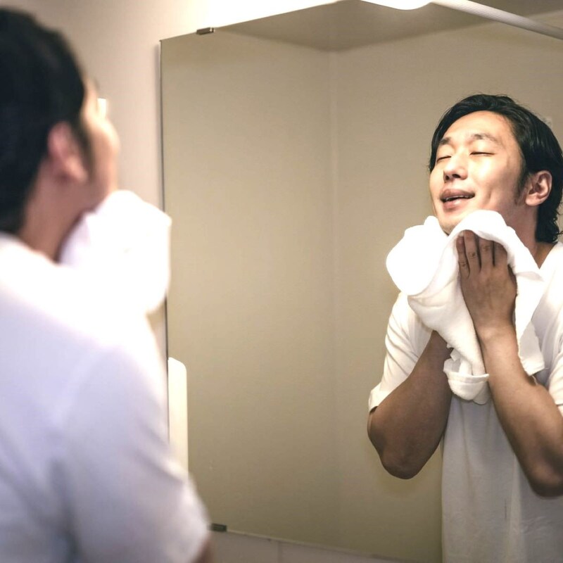 鼻の頭の黒ずみと詰まった毛穴が…中高年男性の心に深~く刺さった洗顔料ブームの正体「角栓崩壊」「ビフォーアフター衝撃写真」