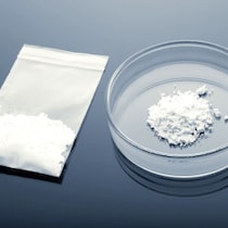 LUNA SEA真矢「急死」のエイベックスで社員２人が「薬物逮捕」世界的グループ「XG」プロデューサーとホテルで…