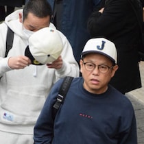 【目撃撮】人気お笑い芸人、あの「レジェンドの息子」俳優も…WBCで東京ドーム「関係者入り口」に現れた意外な有名人たち