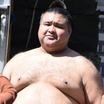 【大相撲春場所】５連勝の関脇・高安が毎朝起き上がる前にやる「寝返り100回30分」闘いのルーティン