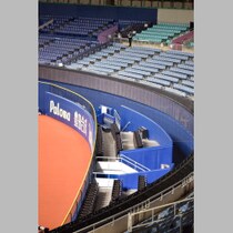 中日本拠地「ホームランウイングの座席」から熱視線が突き刺さる「あの１回10失点投手」のガラリ一変