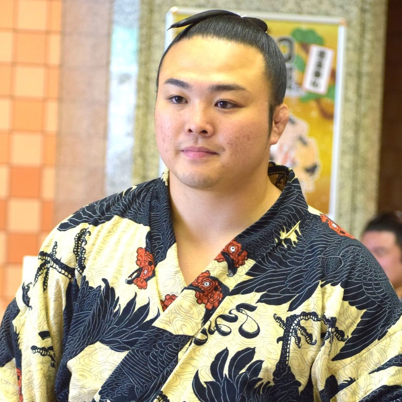 相撲界「史上最大のカムバック」脊髄損傷で序の口まで落ちた炎鵬の「十両昇進」歩くのもままならない状態から…