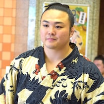 相撲界「史上最大のカムバック」脊髄損傷で序の口まで落ちた炎鵬の「十両昇進」歩くのもままならない状態から…