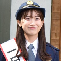 【目撃撮】東海テレビ犬塚しおりアナが一日警察署長に就任！元「美の総合商社」所属アイドルが「長身映えルック」で魅せたッ