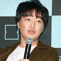活動自粛中に「慶応大学入学」スピードワゴン・小沢一敬が相方・井戸田潤から渡された「合格祝い」封筒のビックリ中身