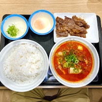 【潜入実食ガチレポ】旨辛スープと焼肉がセットに！松屋「牛豆腐キムチチゲ牛カルビ焼肉定食」を贅沢食い