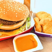 転売対策不足の日本のマックは“丸投げっと”／アサ芸名物「元祖“裏”流行語大賞2025」〈社会部門〉