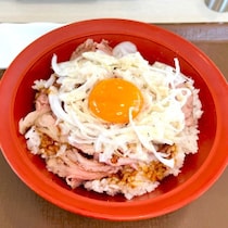 【潜入実食ガチレポ】「すき家」限定商品史上最高傑作「ローストビーフ丼」は肉がびっしりと…