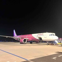 チェックインまで大行列１時間！関西国際空港「第２ターミナル」大混雑を常態化させる「LCC」と「手荷物規制」の光景