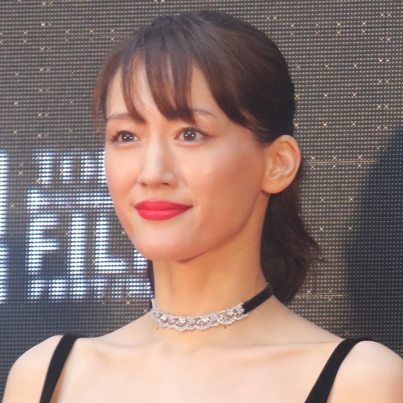 倉科カナと「ゴチバトル」で…綾瀬はるか41歳になっても不変の美貌は「内臓年齢が若いから」か