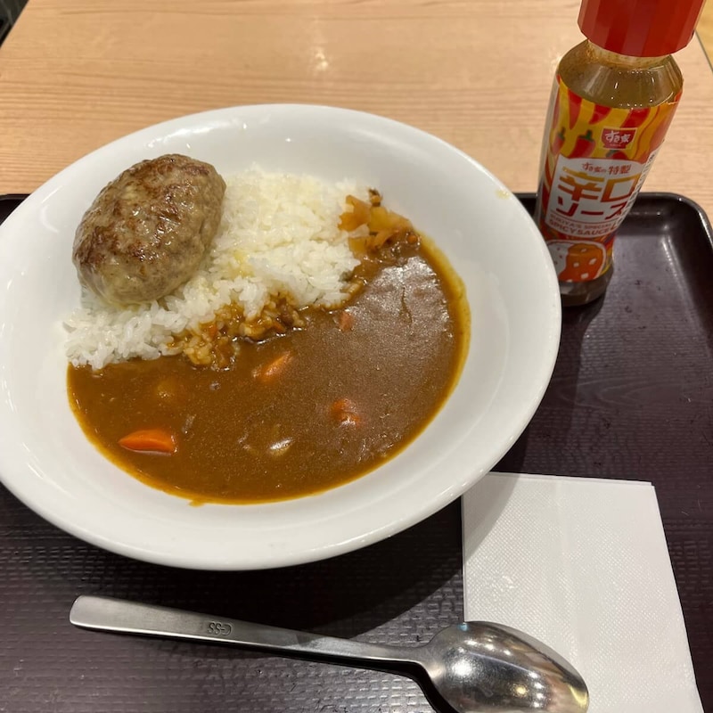𠮷野家が油そば導入で気になる“牛丼3大チェーン”で「じゃないほうメニュー」こそ食うべし！（3）「すき家」のカレーは辛さを特製ソースで調整