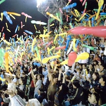 隣にポトリ…まるで飛ばない甲子園の「ジェット風船」は「飛ばすより苦情ゼロと回収率が大事」選手をイラ立たせる「破裂音」