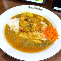 【潜入実食ガチレポ】「CoCo壱番屋」の期間限定「ケララチキンスパイスカレー」は「ん？ 味が薄い」スパイシーさに全振りしすぎで…