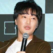 活動自粛中に「慶応大学入学」スピードワゴン・小沢一敬が相方・井戸田潤から渡された「合格祝い」封筒のビックリ中身
