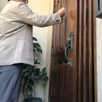 【ドキュメント！不適切な昭和】「俺は昨日、ムショを出たばかりだ」いきなり玄関に上がり込む「押し売り」が見せた品物