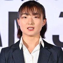 引退会見でサプライズ結婚発表！スケート坂本花織が夫とともに大切にする元警察官の父の「メンタルキーワード」