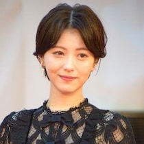 「YouTuberをコケにするネタ」ピン芸人に顔をしかめた浜辺美波の「交友関係」事情