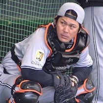 ２軍でも試合に出なくなった巨人・甲斐拓也に「パ・リーグ球団にトレード」説が出る「処遇問題」