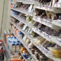 コンビニで導入拡大のロボットは人手不足の救世主か、それともバイトの仕事を奪う悪魔か