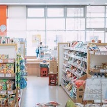 これって理不尽!? 男性客が女性店員のレジに出したらあとで陰口を言われる品物