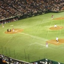 楽天の「４番問題」どうなる!?「匠の技」年俸５億円の35歳・浅村栄斗か「3300万円」の25歳・黒川史陽か「同じ打撃成績」なら…