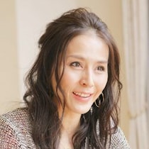 杉本彩が動物保護活動の一方で妖艶を爆発させる「54歳の今」