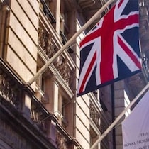 「英メーガン妃」またお騒がせ…広報担当者が「女優復帰説」を否定しても笑えない「お粗末プレミアム商法」の財政事情