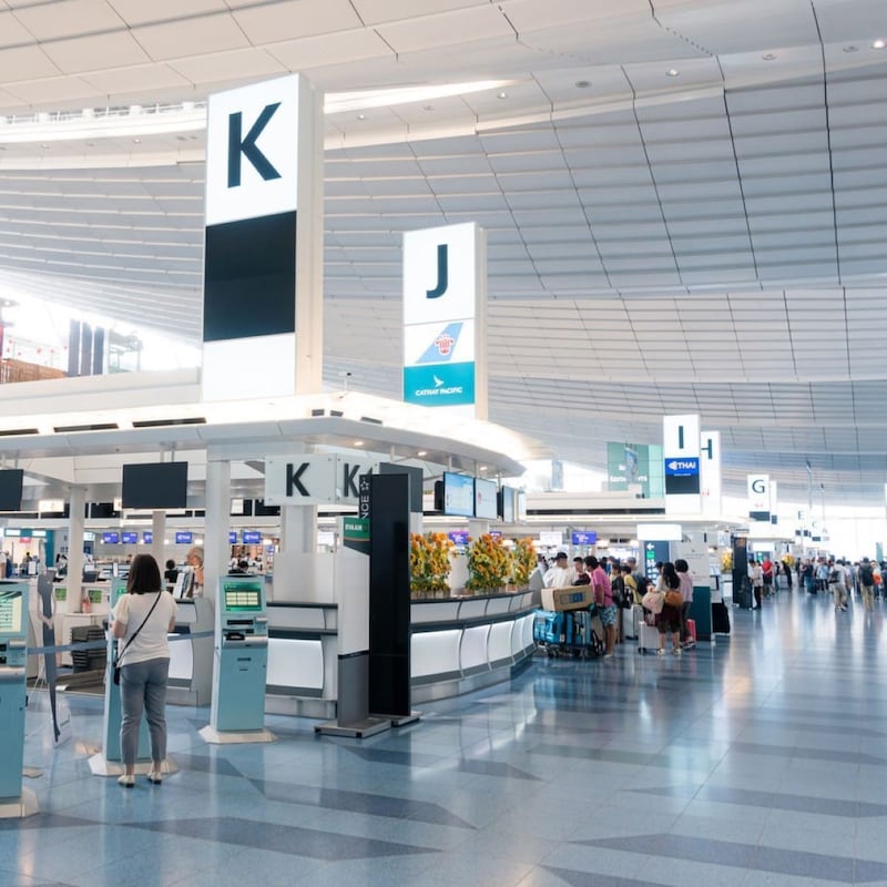夏休み旅行に異変！航空券は高いのに「国内より海外の総額が安い」逆転現象が起きていた