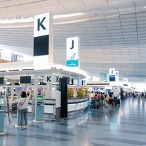 夏休み旅行に異変！航空券は高いのに「国内より海外の総額が安い」逆転現象が起きていた